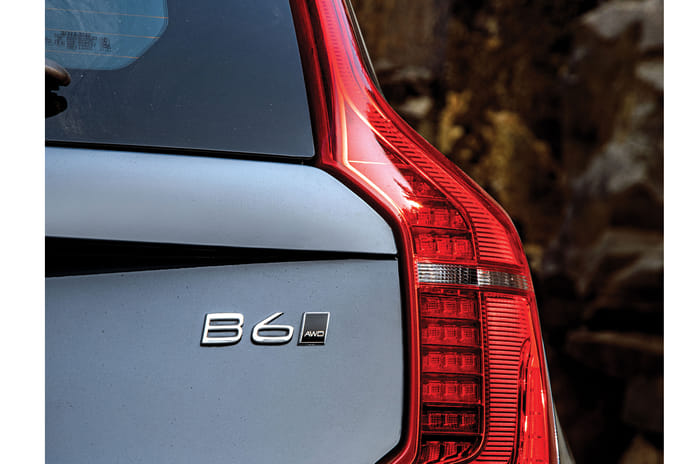 2022 Volvo XC90 B6 review, test drive 